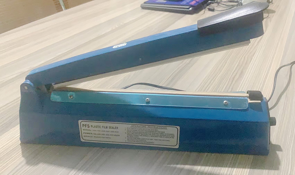 Manual plastic bag sealing machine type 300, 110V
