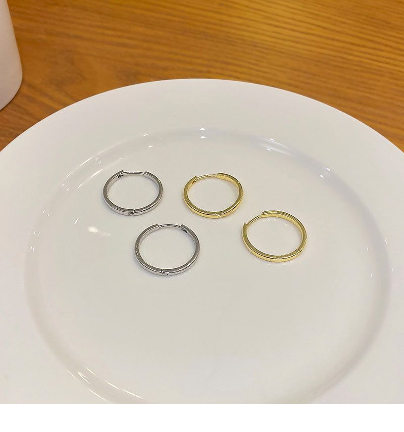 Gold circle earrings, minimalist design