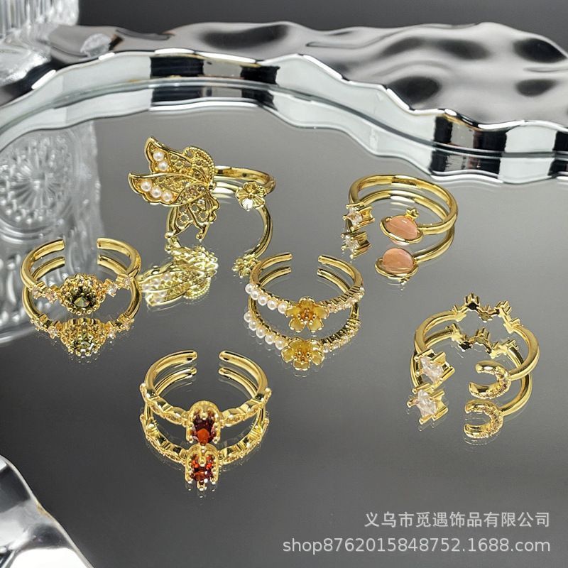 Kelebek ay yüzüğü kadın, katmanlı giyim