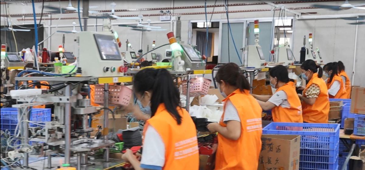 跨境新款指甲刀套装不锈钢修甲工具涂鸦图案轻巧便携6件套挖耳勺