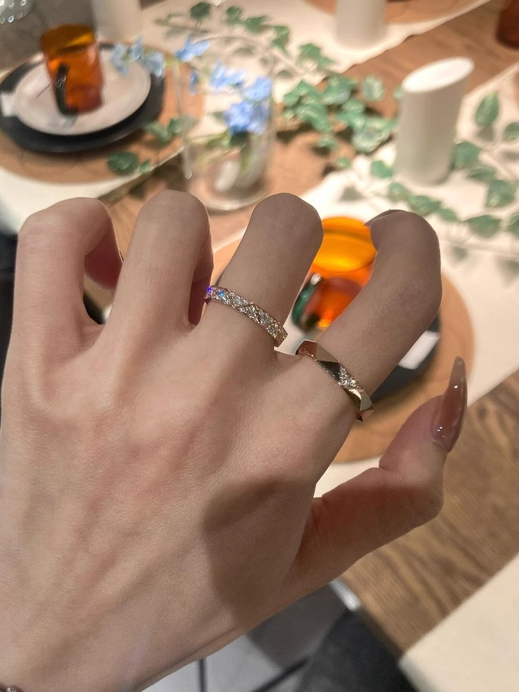 Vintage diamond lattice brushed ring for women, stackable