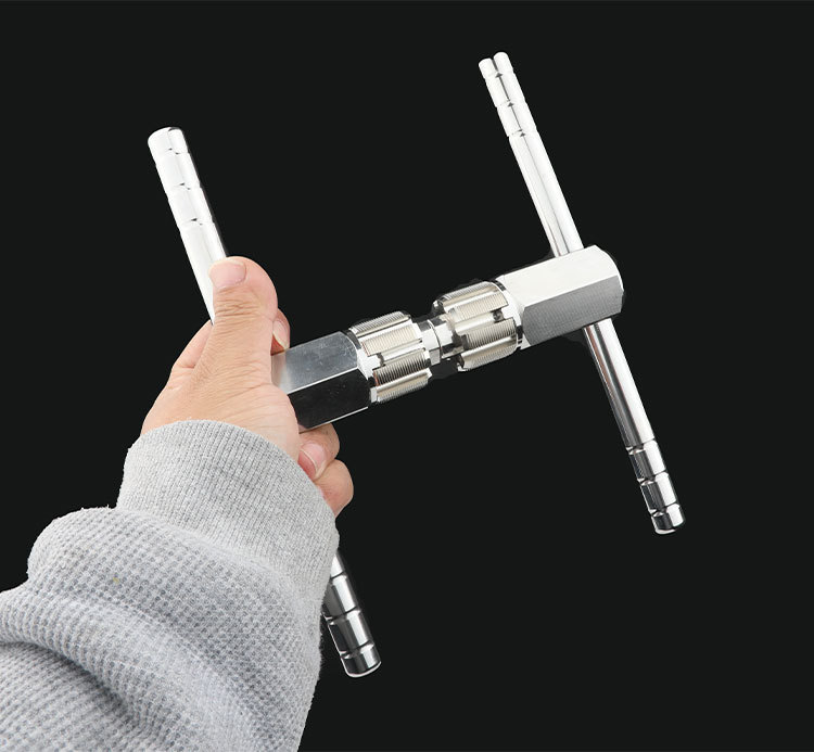 Bicycle bottom bracket thread chasing tool set