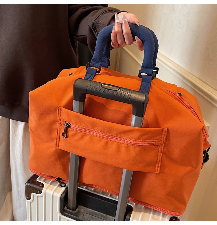 Large capacity travel bag, carry-on compatible