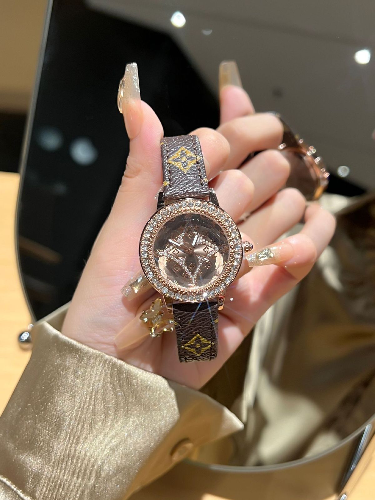 Kadın dijital saat, çelik kordon, strass taşlı