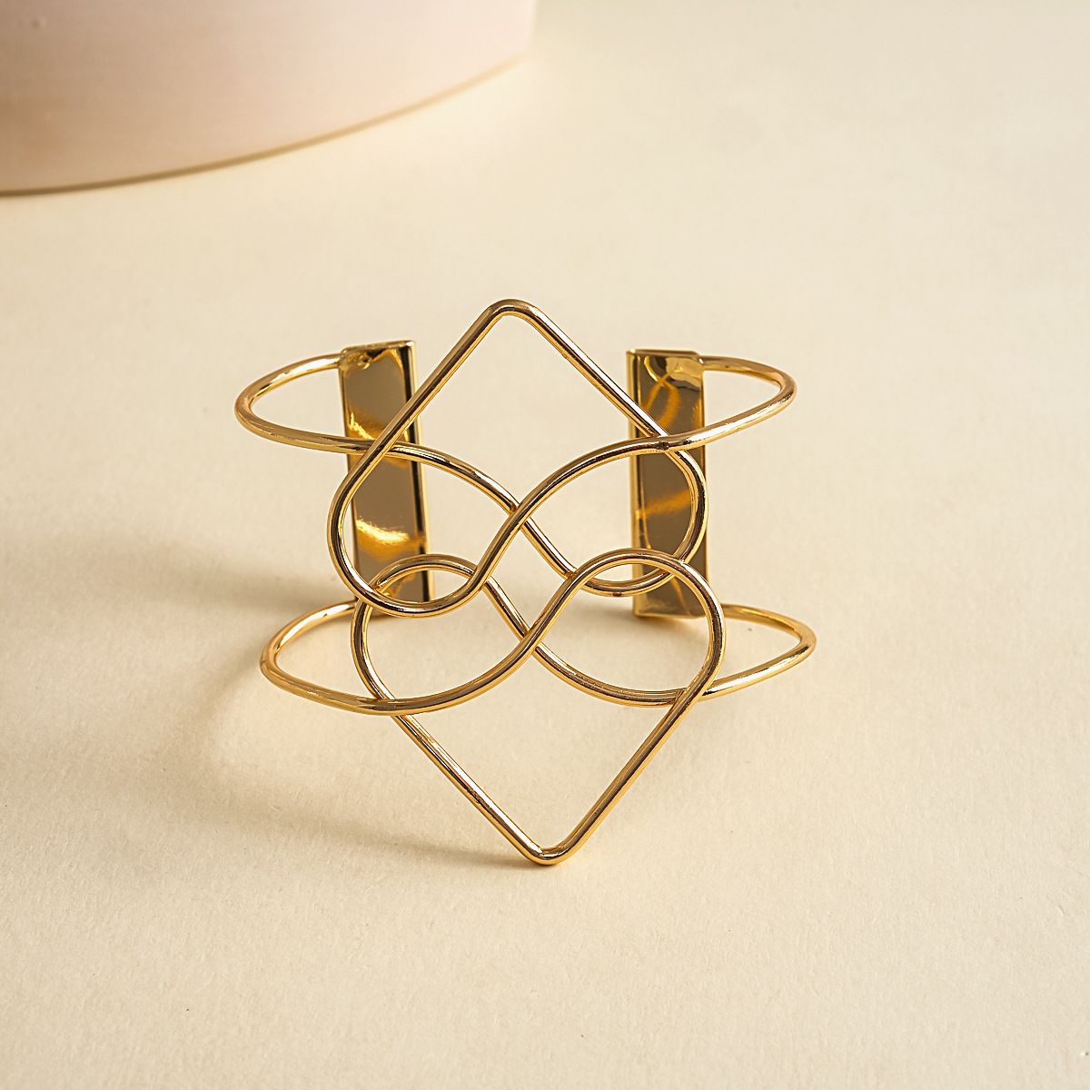 Striated gold bracelet, round, wrinkled design