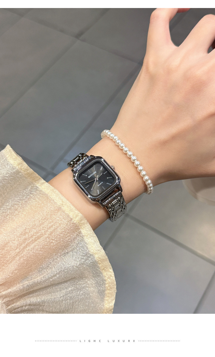 Quadratische Damen-Quarzuhr im Vintage-Stil