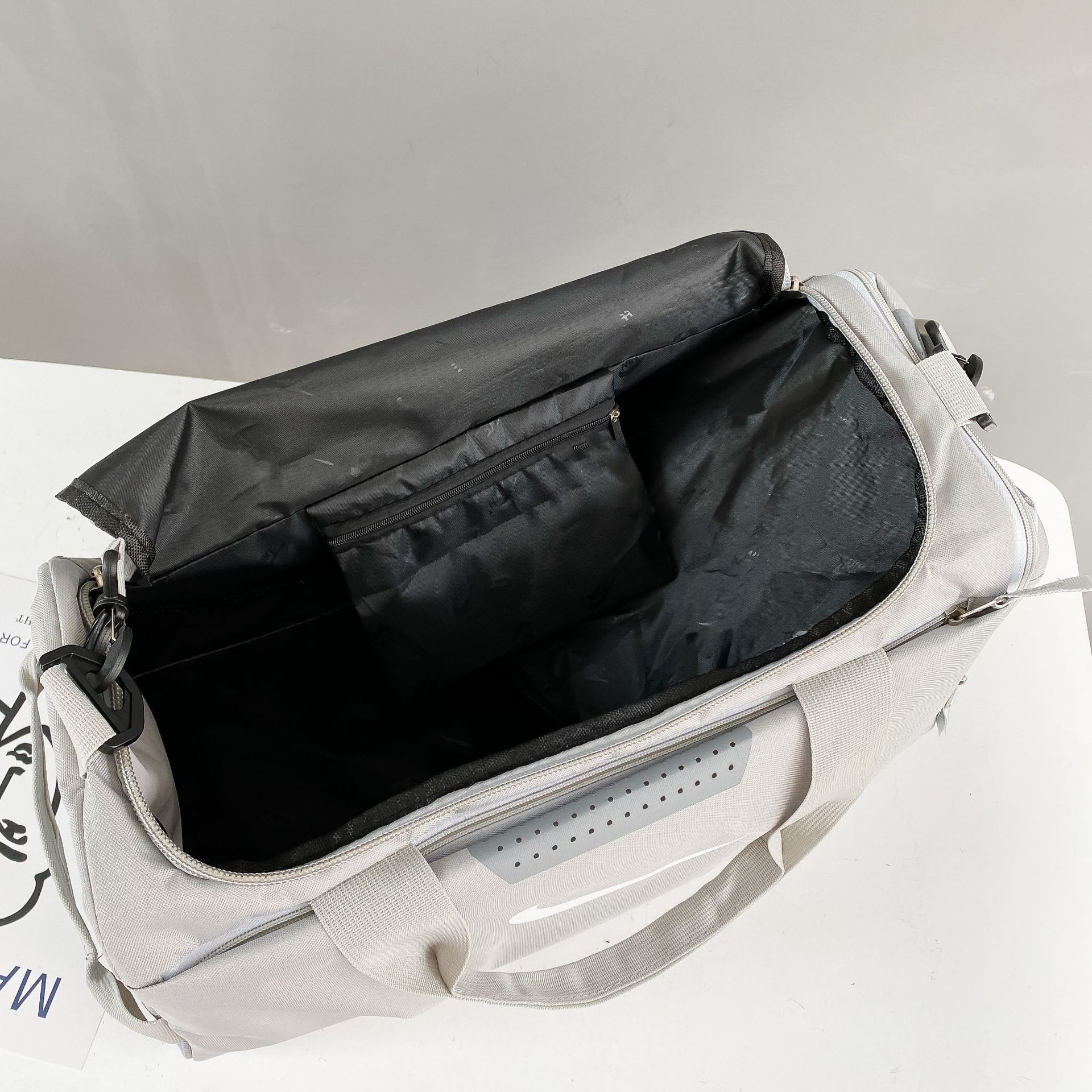 Single-shoulder sports travel bag, large capacity