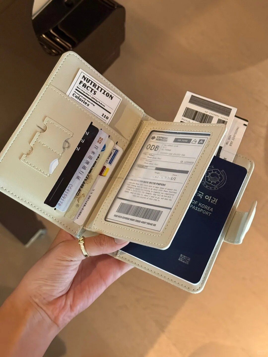RFID-Reisepass-Brieftasche mit Karten- und Tickettaschen, Damenausführung
