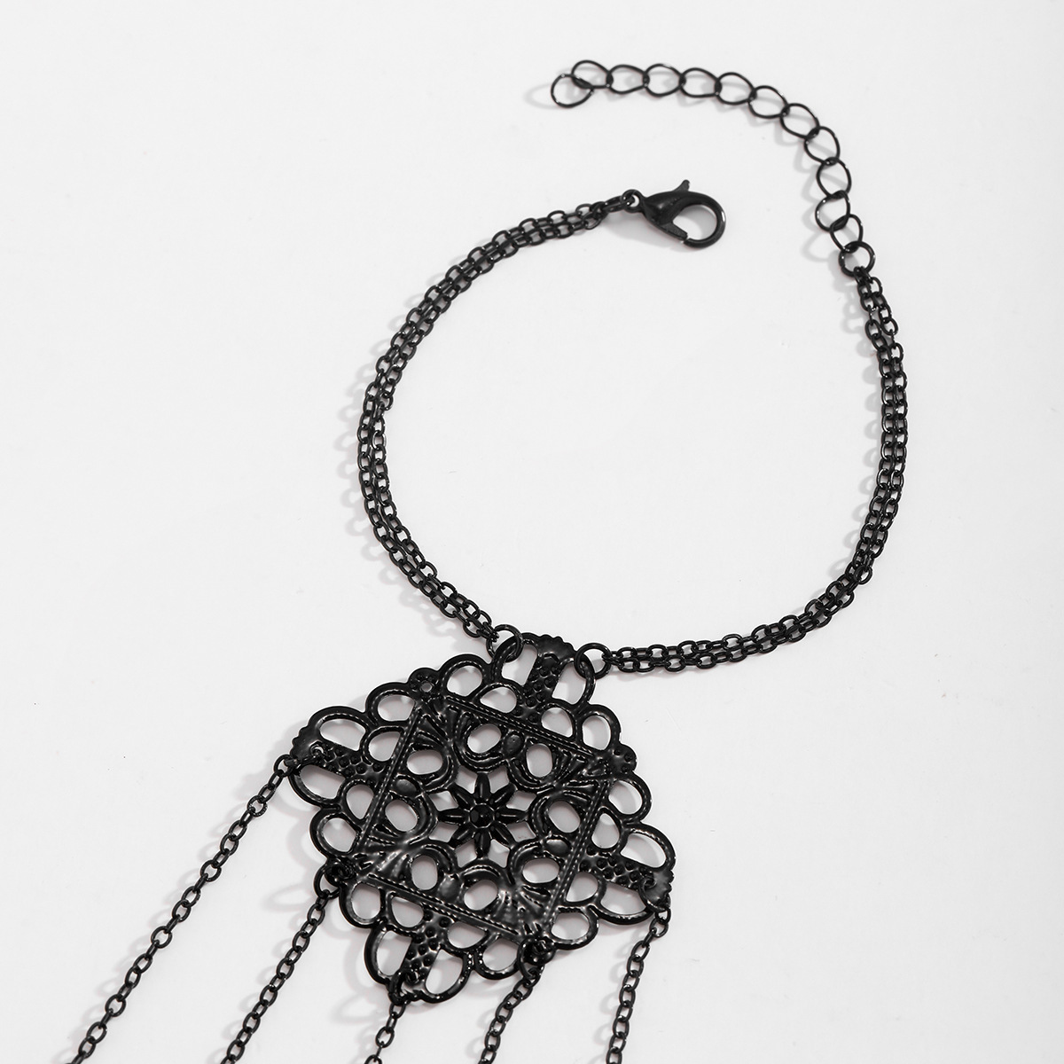 Gotik-Kettenfingerarmband Damen mit Ziernieten