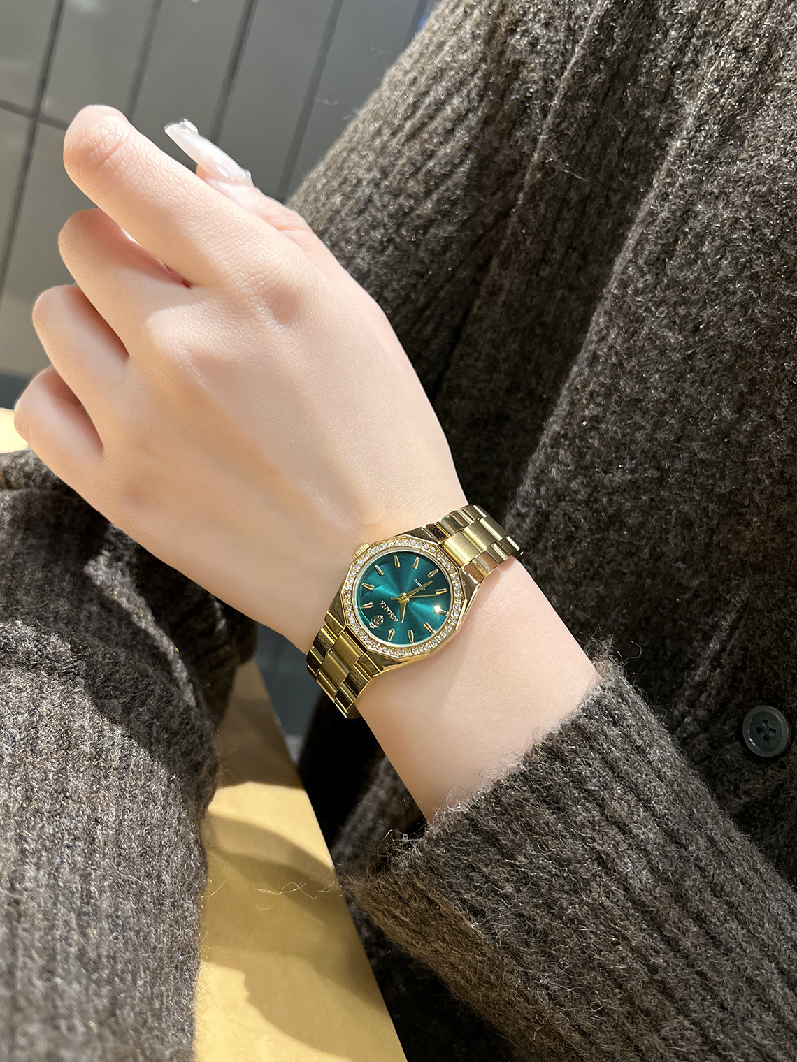 Aimana Damenuhr, Stahlband mit Diamanten