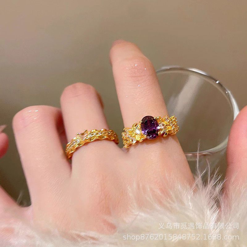 Goldener Zirkonia-Ring, lila, aufwendig gearbeitet