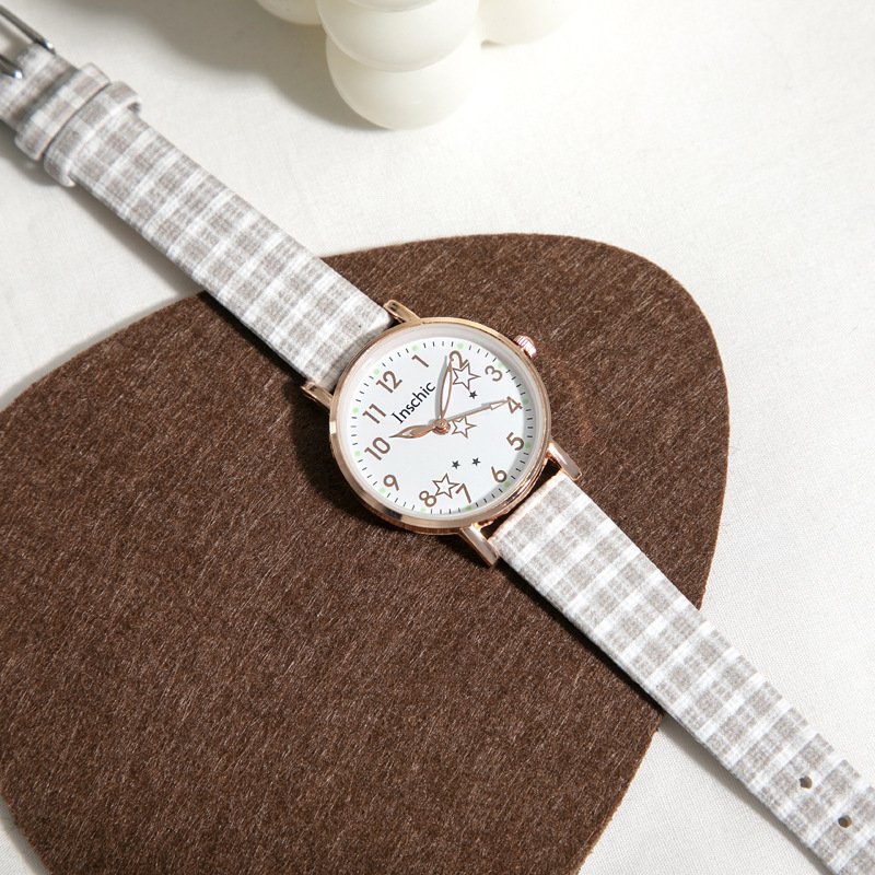 Kız öğrenciler için ekose kuvars saat moda tasarım