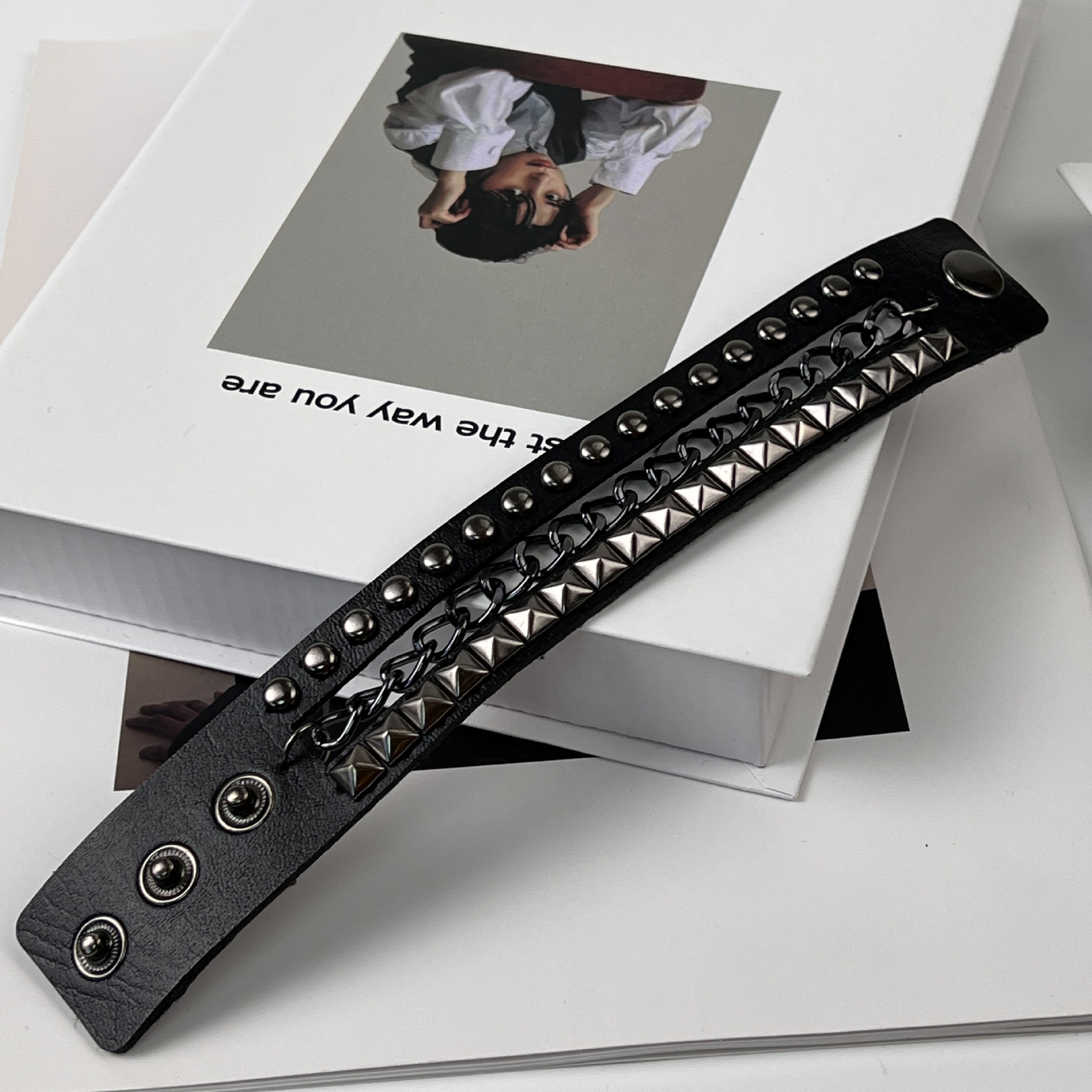 Punk-Herrenarmband mehrschichtig, Leder Nietenkette