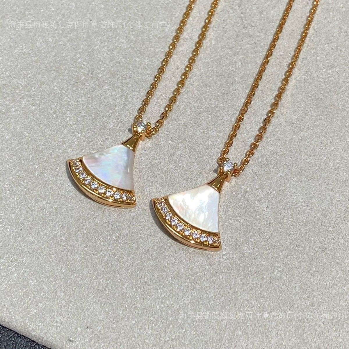 V-gold horseshoe buckle necklace, 925 silver, 18K plated