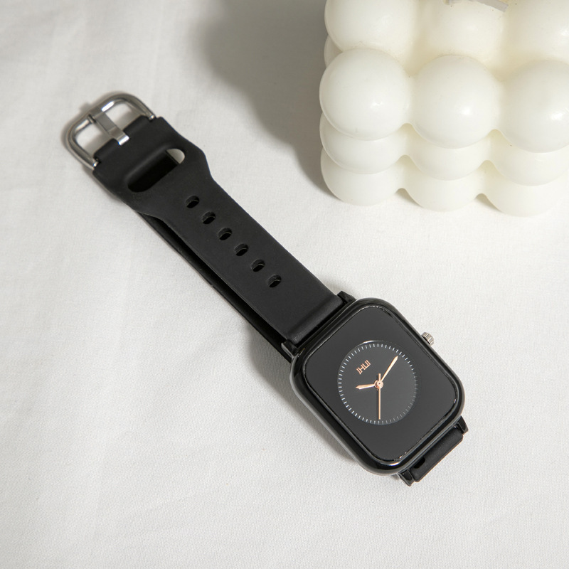 Women's wristwatch, silent, vintage design