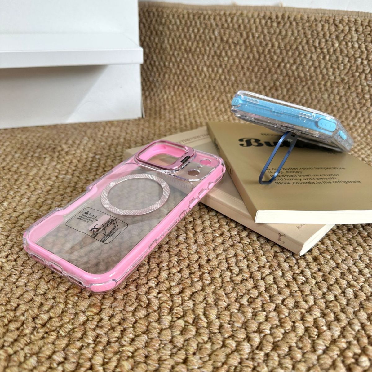 iPhone 18 Pro Max phone case, stand function, transparent