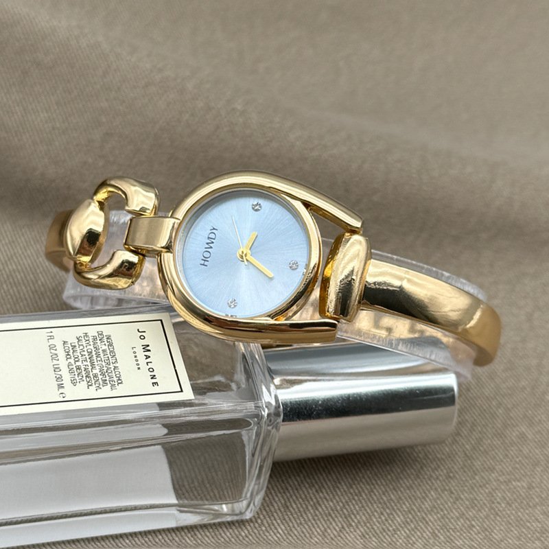 Women's quartz watch, simple elegant design, bracelet style