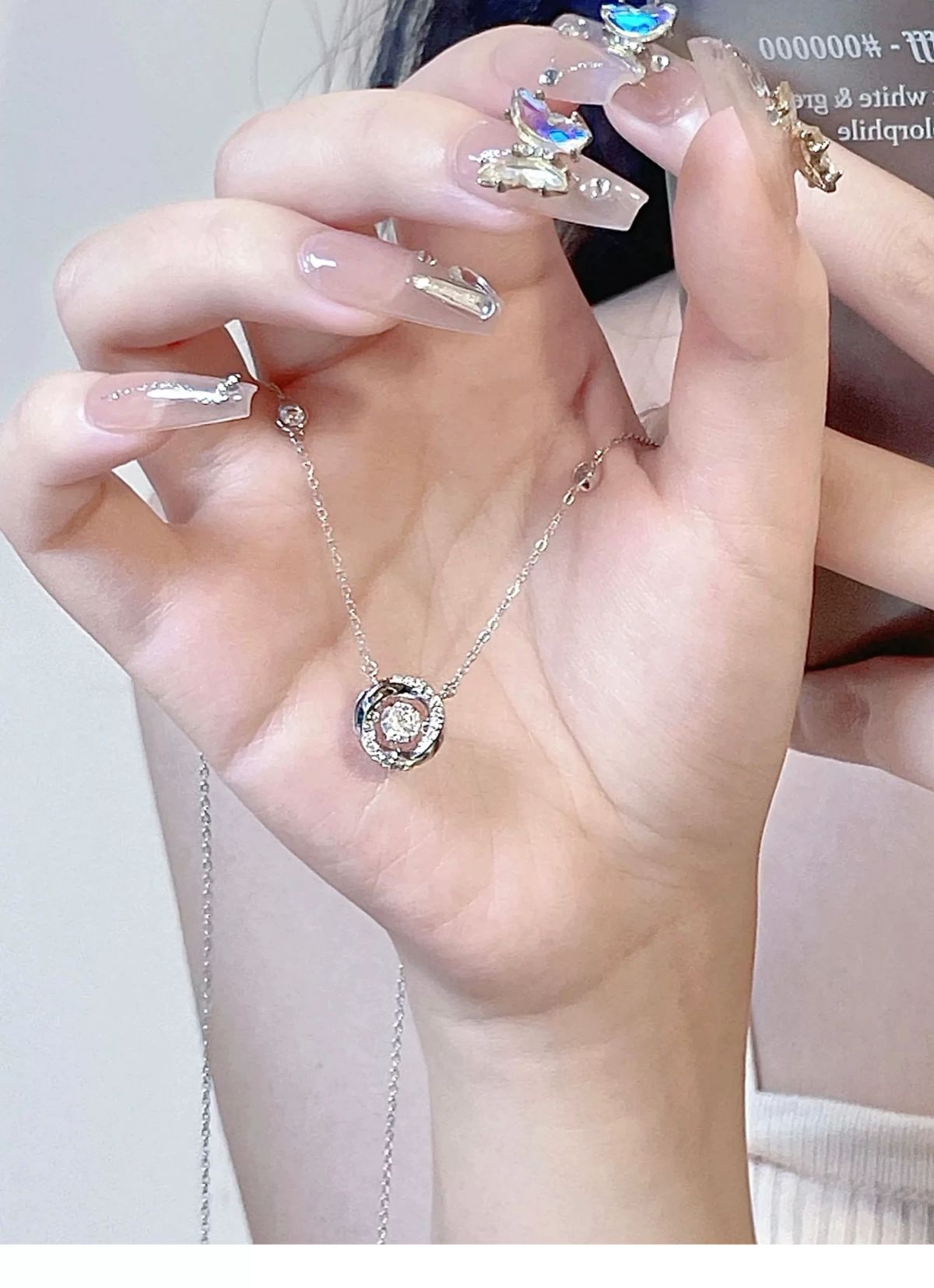 项链女款莫比乌斯环白铜锆石锁骨链轻奢小众生日礼物现货