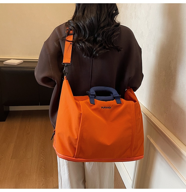 Large capacity travel bag, carry-on compatible