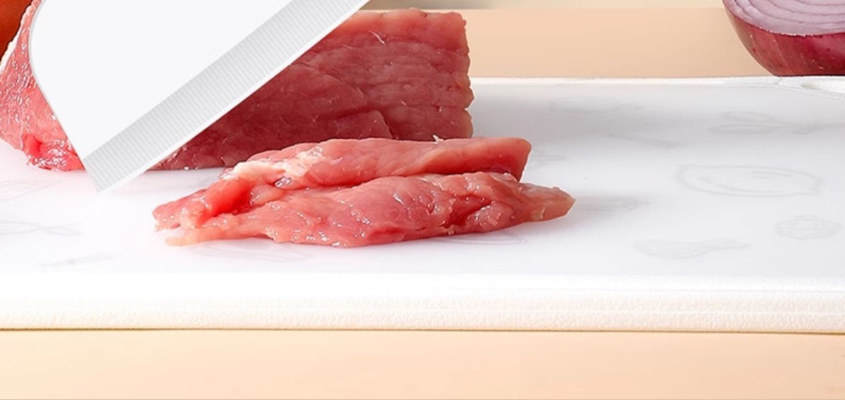 Ceramic knife set, German quality, includes cutting board