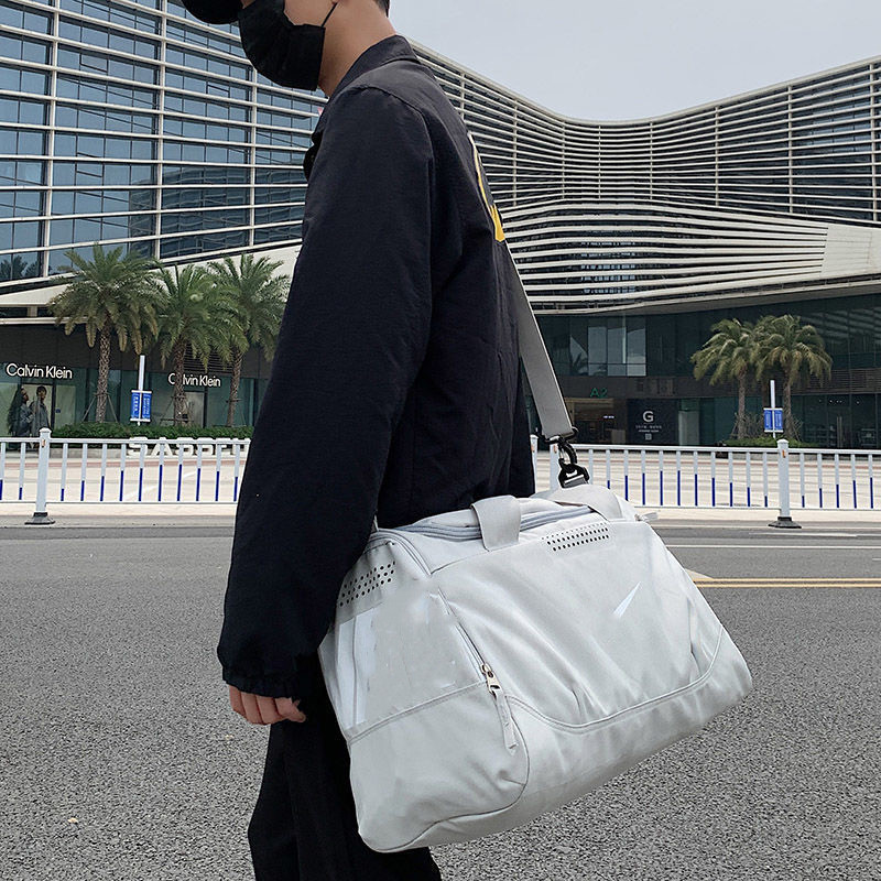 Single-shoulder sports travel bag, large capacity