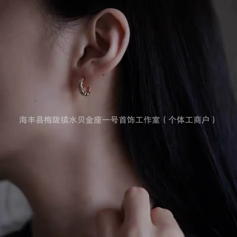 （达人爆品）现货V金新款经典窄式菱格耳环光金通勤耳钉耳拍批发.