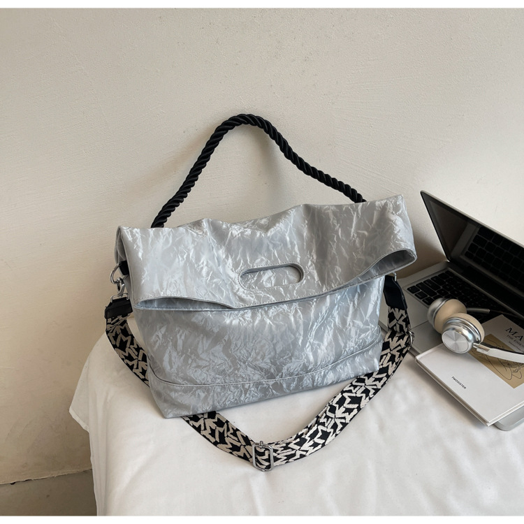Travel bag, large capacity, single shoulder strap