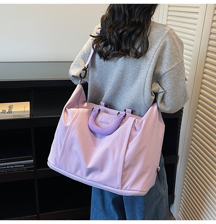 Large capacity travel bag, carry-on compatible