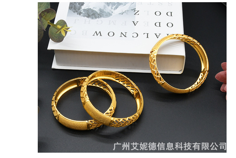 Vergoldetes Armband, Dubai Brautstil, leichter Luxus