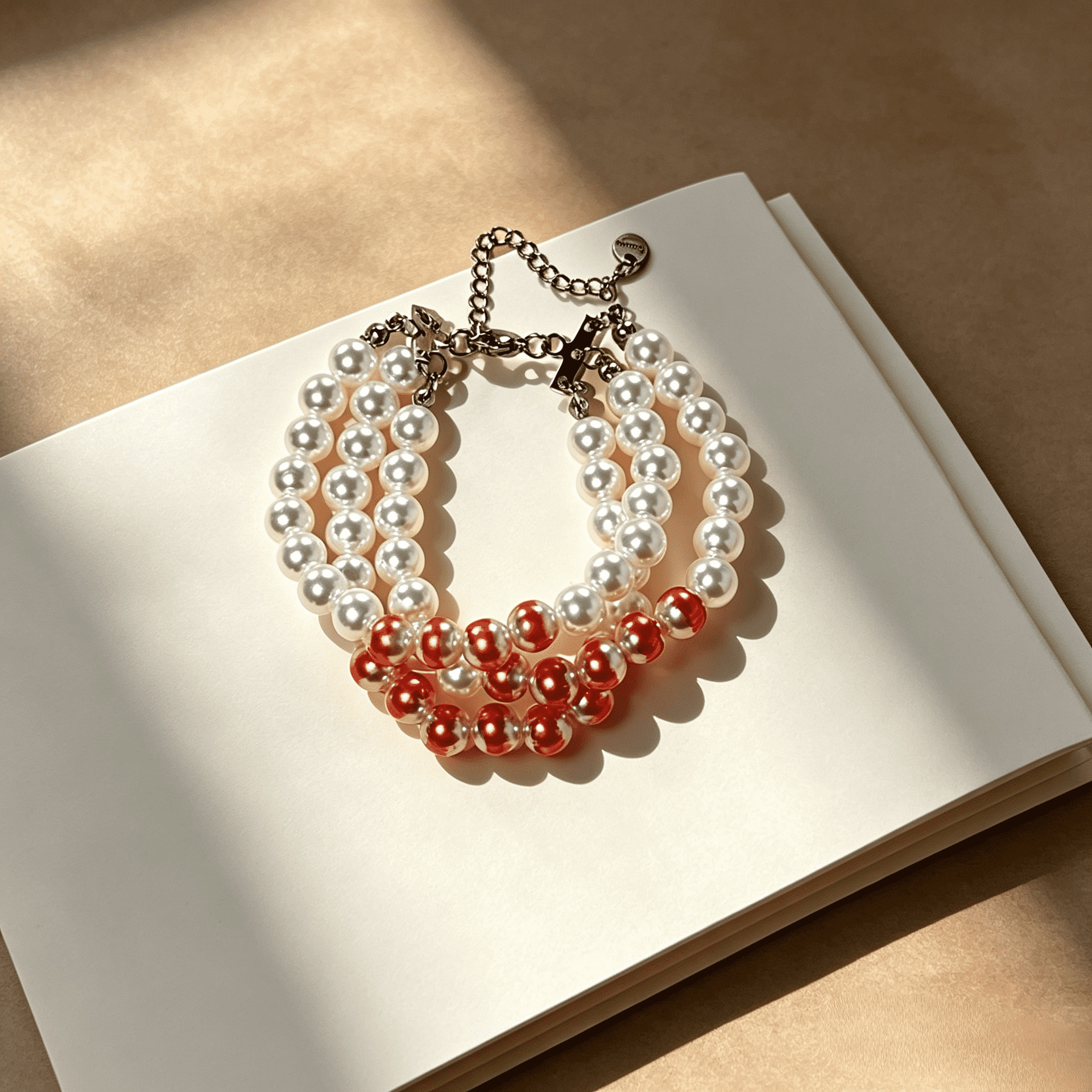Perlenkette mit Tropfenblut-Design, Choker