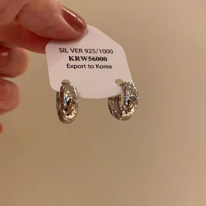 Korean diamond pattern circle earrings, minimalist style