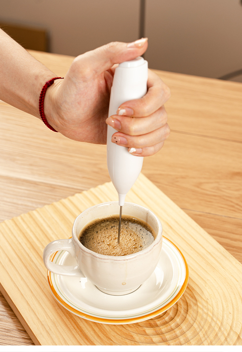 Wireless electric hand mixer