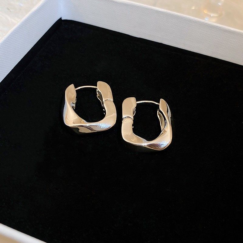 Silver needle C-shaped geometric earrings, elegant design