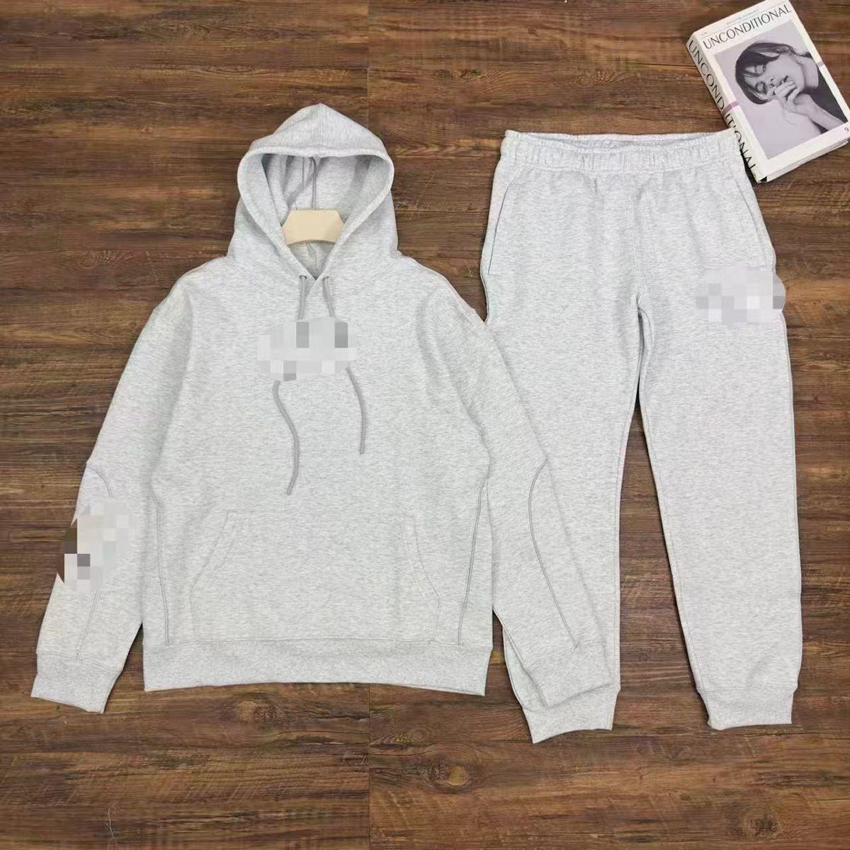 Herren-Kapuzenpulli und Jogger-Set mit reflektierendem Design