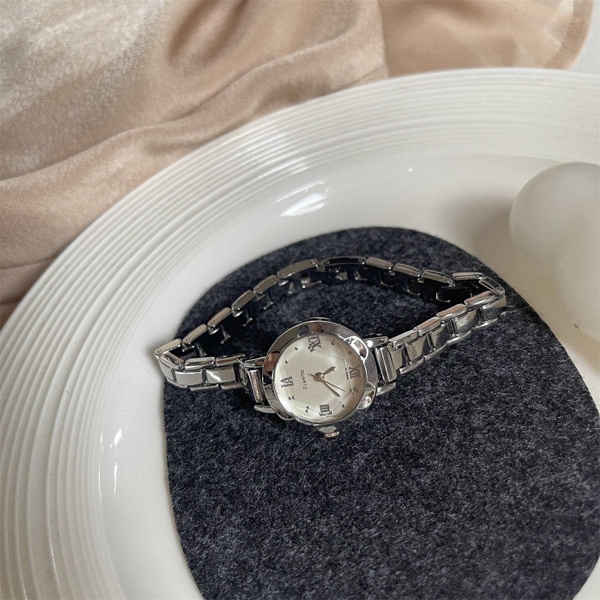 French style minimalist women's quartz watch slim band