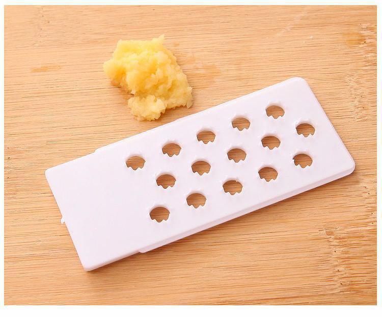 Multifunctional vegetable slicer, cutter, grater