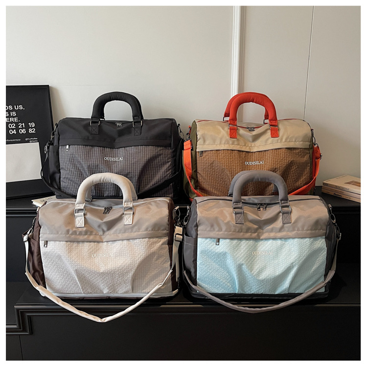 Expandable travel bag with shoe compartment, wet-dry separation