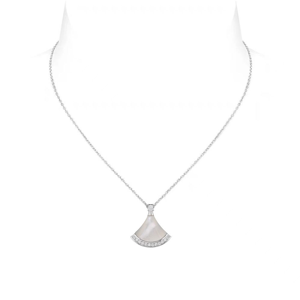 White mother-of-pearl necklace collarbone chain
