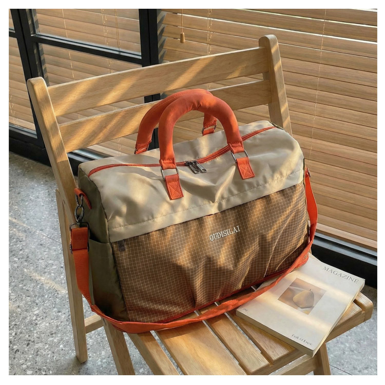 Expandable travel bag with shoe compartment, wet-dry separation