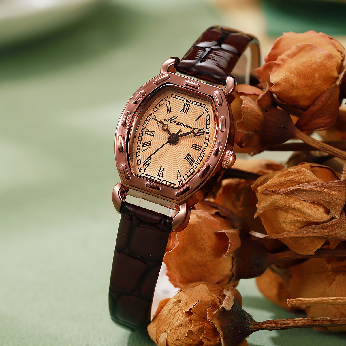 Women's quartz watch vintage, leather strap