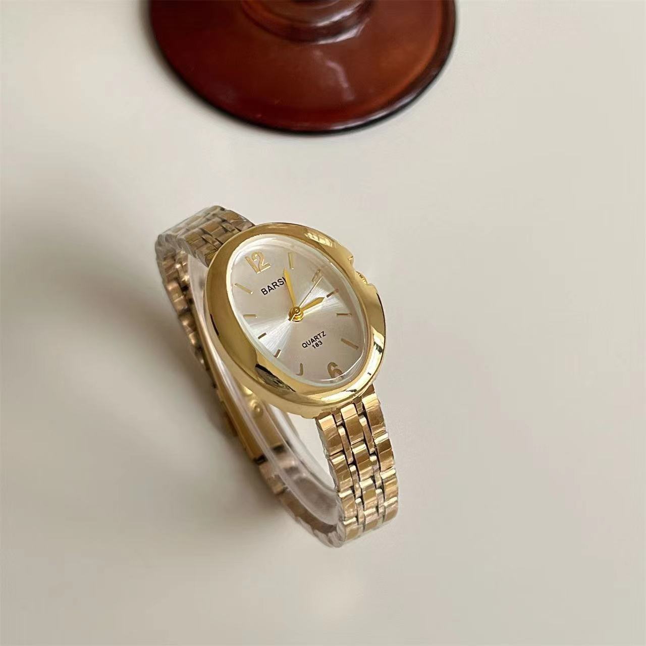 Women's quartz watch, pigeon egg shape, gold-tone