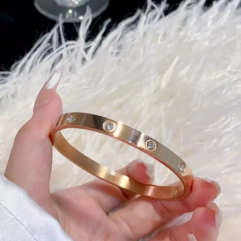 Six-petal flower bracelet, titanium steel, non-fading