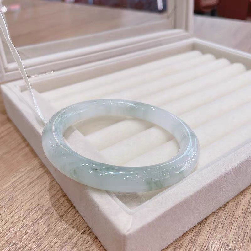 Xinjiang Tianshan Jade-Armband mit Eismuster