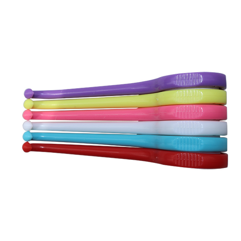 Orthodontic aligner removal hook tool