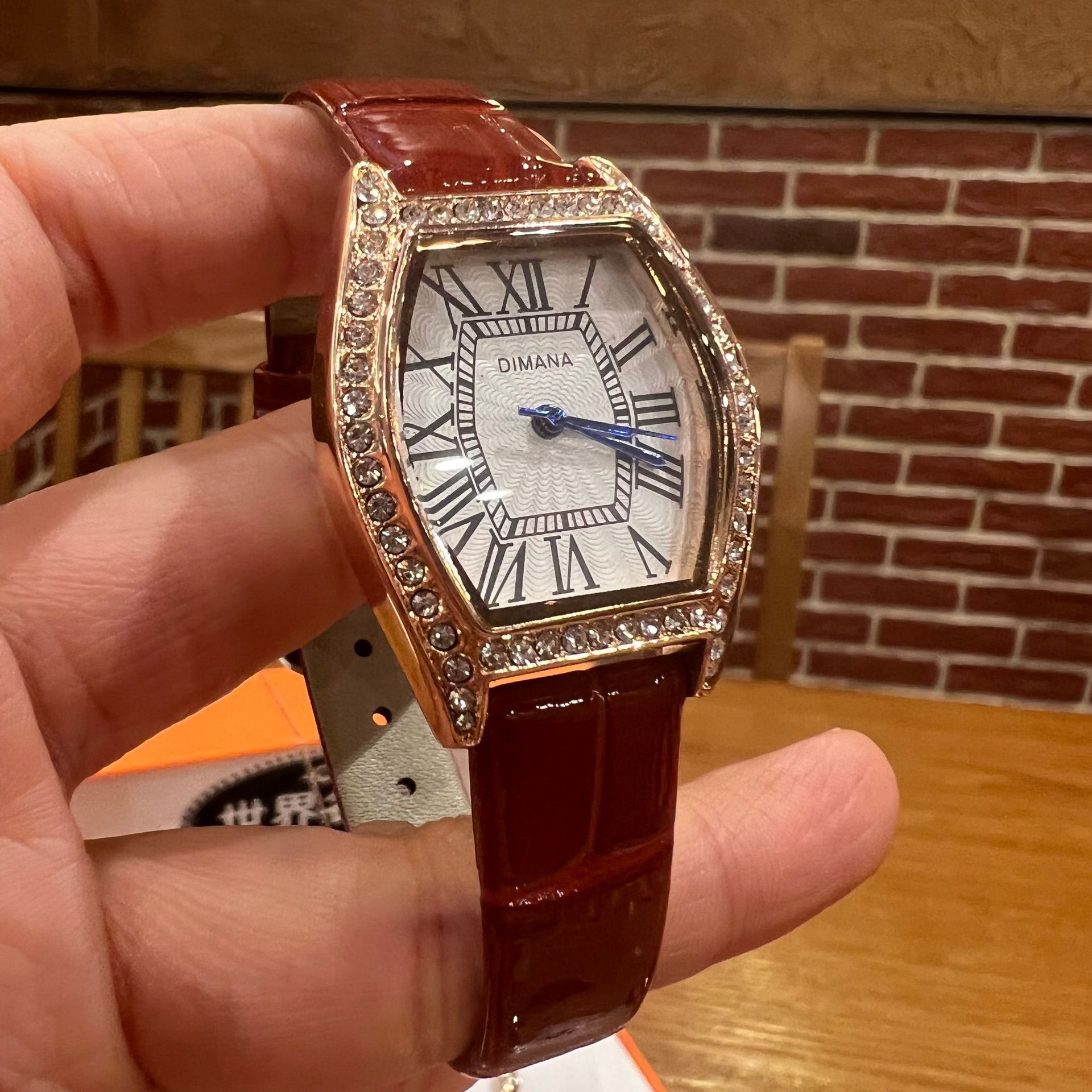 Retro Barrel-Shaped Women's Watch Roman Dial Leather Waterproof