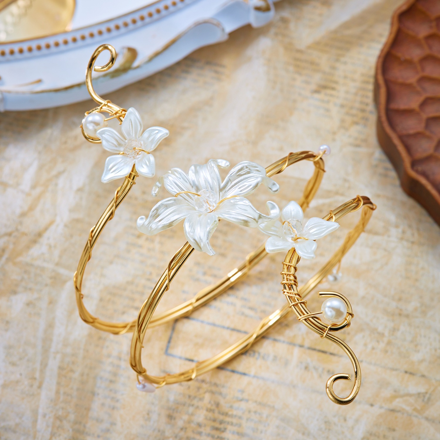 Flower-patterned open bracelet with geometric design for women