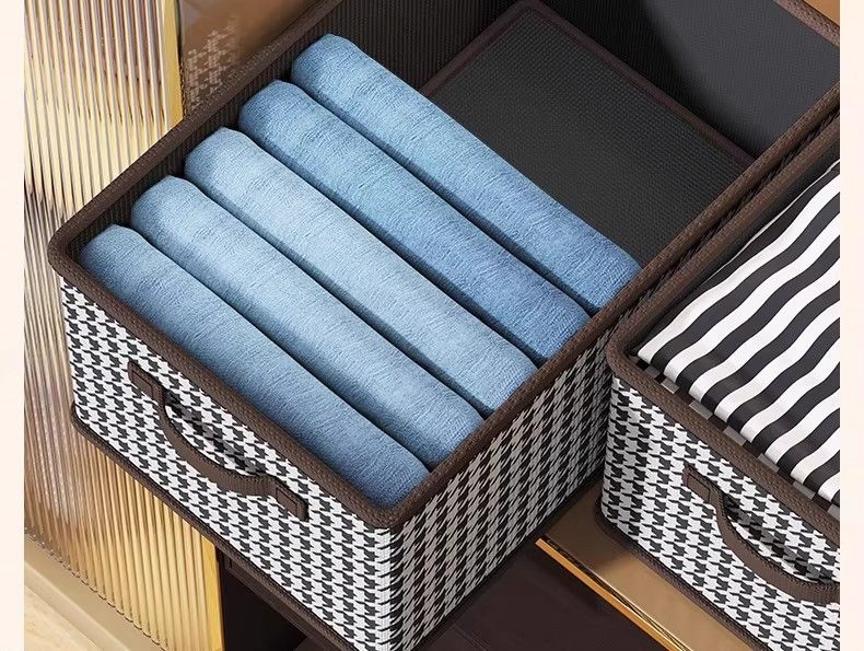 Houndstooth clothing storage box with compartments