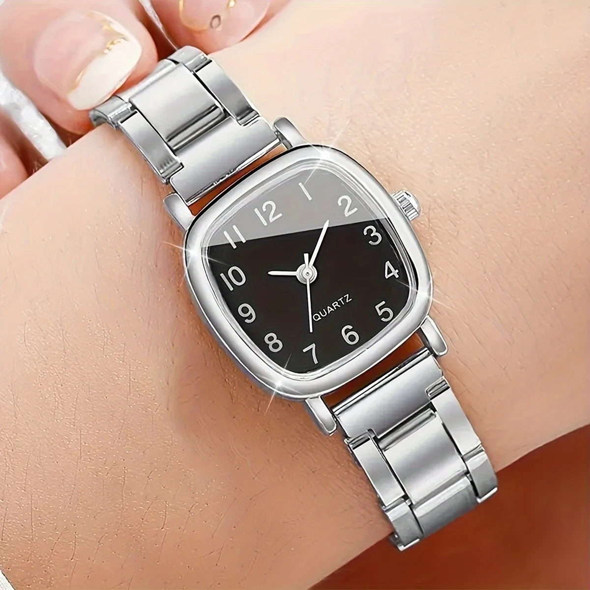 Women's quartz watch, stylish steel strap, minimalist design