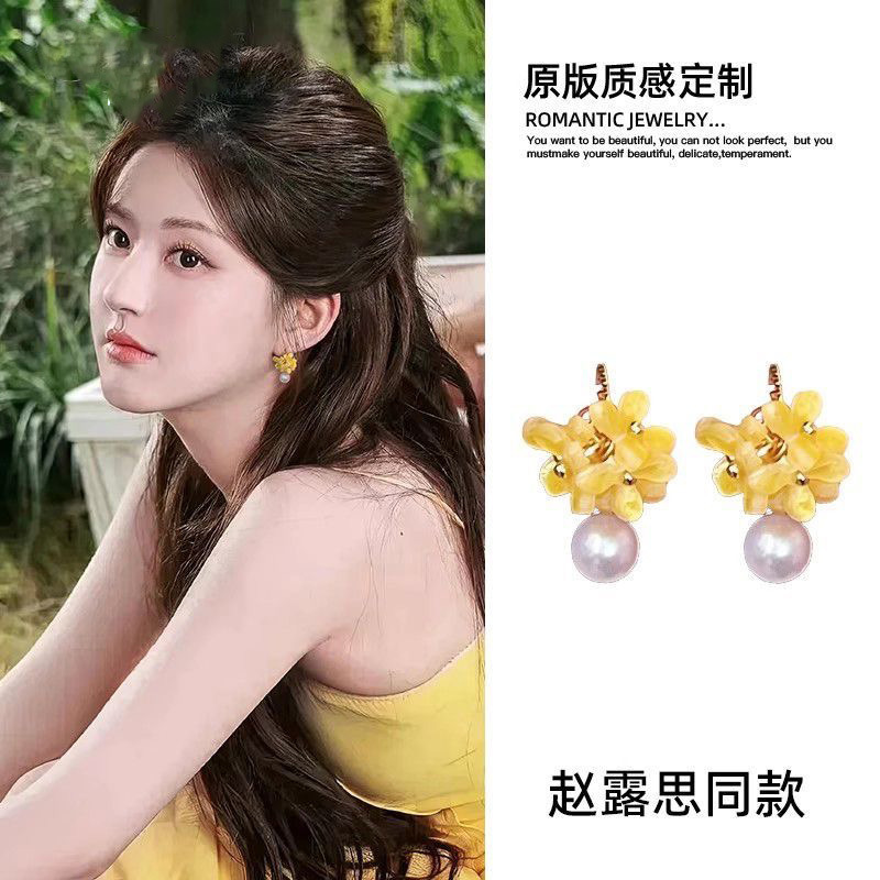 Design earrings, lightweight luxury, versatile, elegant