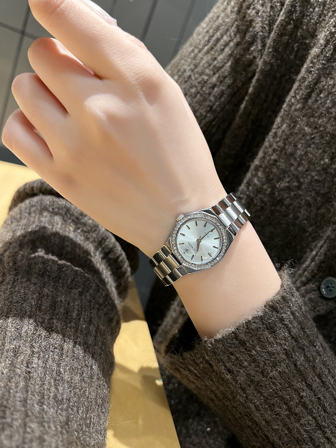 Aimana Damenuhr, Stahlband mit Diamanten